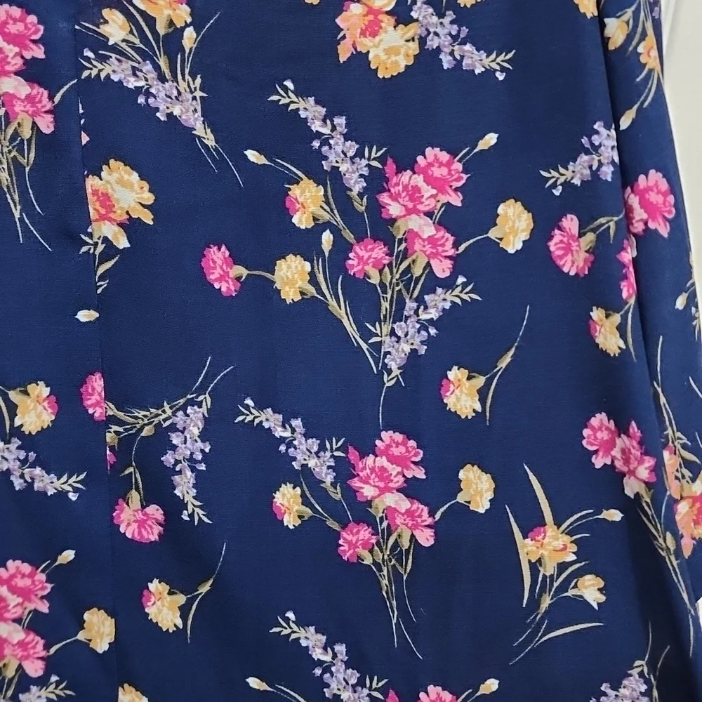 ⭐️Olive & Leaf blue floral top size M - Picture 2 of 5